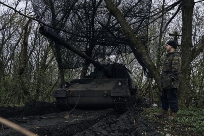 Украинските сили се изтеглят от части на Бахмут вследствие на ожесточено руско настъпление