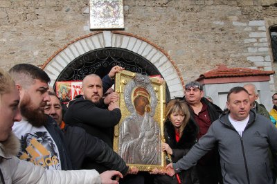На втория ден от Великден: Литийното шествие с чудотворната икона от Бачковския манастир