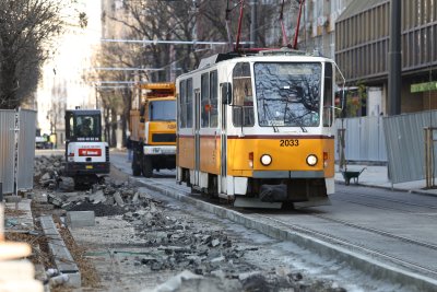 Продължава ремонтът на трамвайното трасе по бул Цар Борис III