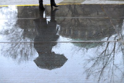 Предупреждение за значителни количества валежи е обявено днес в осем