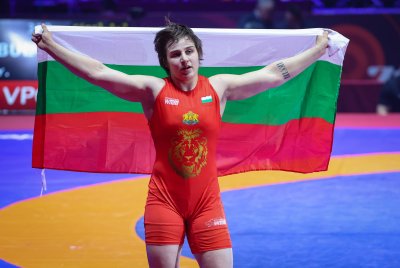 Министърът на спорта Весела Лечева поздрави Юлияна Янева за европейската титла по борба