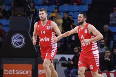 Везенков и Олимпиакос срещу Фенербахче на четвъртфинал в Евролигата