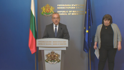 Министър председателят Гълъб Донев и министърът на финансите Росица Велкова представят