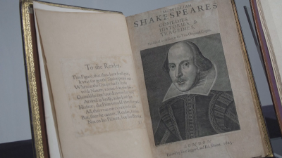 Шест броя от първото издание на пиеси на Уилям Шекспир