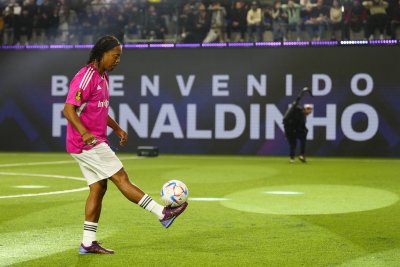 Роналдиньо създава световна лига по уличен футбол
