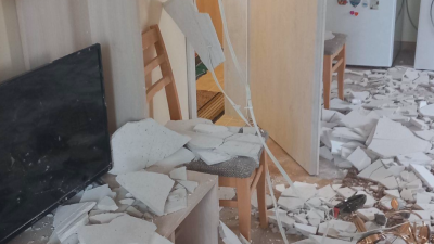 Комисия не успя да установи защо пада мазилка от таваните на общинския блок в Шумен