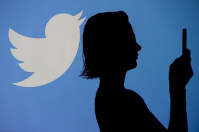 Туитър връща безплатния син бадж за автентичност на някои потребителите