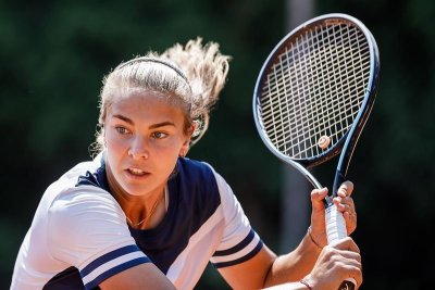 Младата българска тенисистка Йоана Константинова се класира за четвъртфиналите на