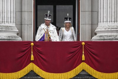 От нашите пратеници в Лондон: Новият крал - традиции и съвременност в коронацията на Чарлз III и Камила