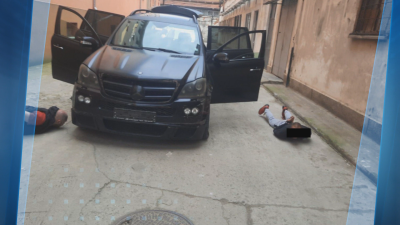 Лек автомобил се вряза в оградата на затвора в Бургас