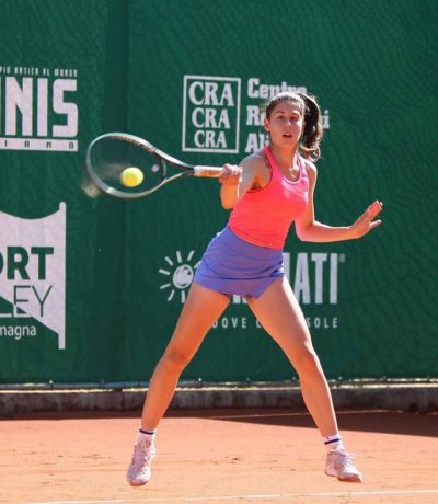 Елизара Янева продължава с победите на тенис турнири за девойки в Италия