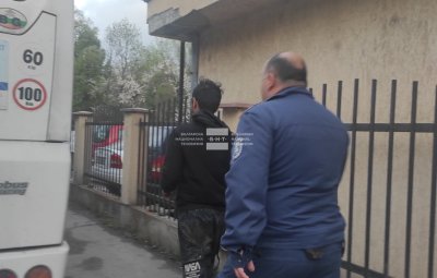 Общо 57 нелегални мигранти задържаха днес край Перник (СНИМКИ)