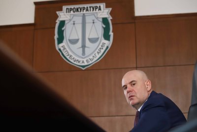 Искания за оставки и обяснения след новите подробности за атентата срещу Иван Гешев (ОБЗОР)