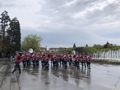 Преди 6 май: Музикален парад на военни духови оркестри пред НДК (СНИМКИ/ВИДЕО)
