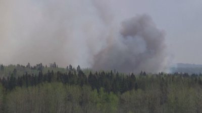 Близо 30 000 евакуирани заради горските пожари в Канада
