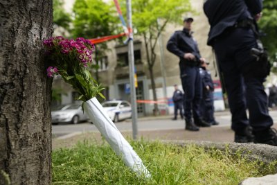 Сърбия е в шок и скръб след стрелба в белградско