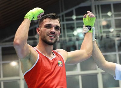 България вече има трима четвъртфиналисти на световното първенство по бокс