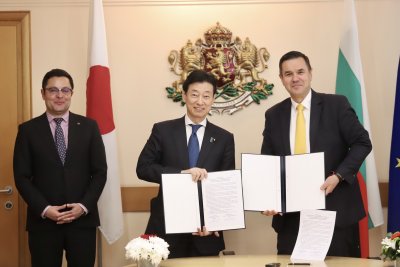 За първи път от 50 години японски министър на икономиката посети България