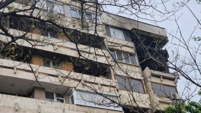 Пожар горя в апартамент в центъра на Пловдив, няма пострадали (СНИМКИ)