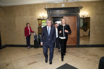 Президентът на МОК Томас Бах пристигна в България