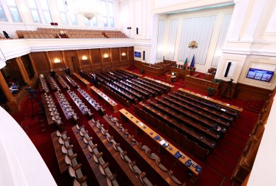 ГЕРБ ще очакват ПП-ДБ в парламента утре въпреки съобщението за отлагане на срещата