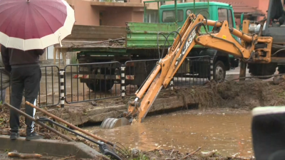 Нормализира се обстановката в Правец след наводнението