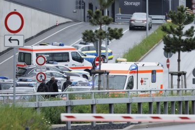 Двама загинали при стрелба в автомобилен завод в Германия
