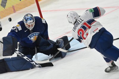 САЩ победи олимпийския шампион Финландия на старта на световното първенство по хокей на лед