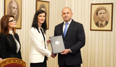 Президентът Румен Радев връчи първия проучвателен мандат за съставяне на