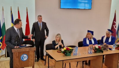Румънският университет Артифекс в Букурещ удостои ректора на Стопанска академия