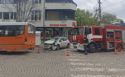Автомобил блъсна пешеходец край автобусна спирка в столичния квартал Горна