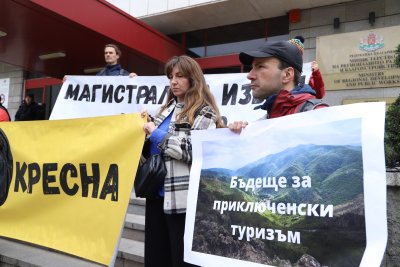 Протест пред МРРБ срещу строежа на АМ "Струма" през Кресненското дефиле