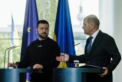 Зеленски и Шолц се срещнаха в Берлин, след като Германия обяви най-голямата си помощ за Украйна