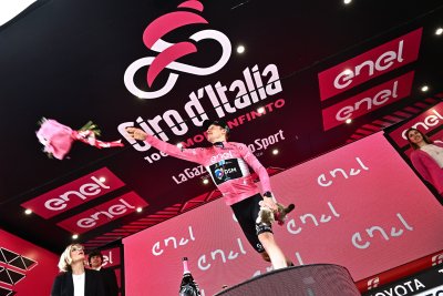 Организаторите на колоездачната Обиколка на Италия обявиха че засилват мерките