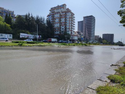 Булевард Васил Левски във Варна отново е под вода След