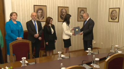 Президентът Румен Радев връчва първия проучвателен мандат за съставяне на