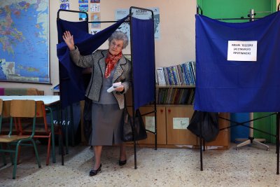 Вяло и без ентусиазъм започна изборният ден в Гърция 9