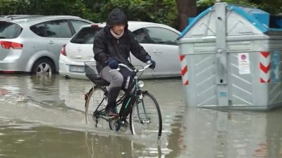 Много пътища в Северна Италия остават блокирани заради наводненията Бедствието вече