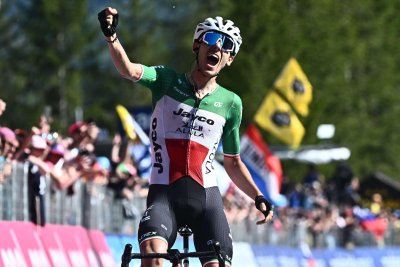 Филипо Дзана триумфира в 18-ия етап от колоездачната Обиколка на Италия