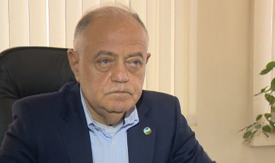Съпредседателят на Демократична България Атанас Атанасов е катастрофирал със служебен