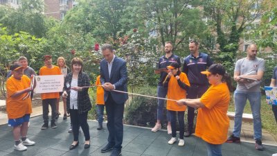 Волейболни шампиони подариха спортна площадка на Защитеното жилище за лица с умствена изостаналост в Бургас