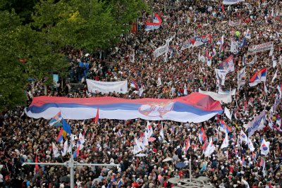 От нашите пратеници: Вучич организира голям митинг в Сърбия