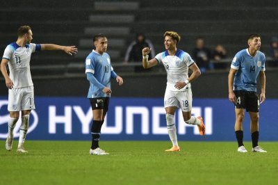 Англия надви Уругвай в мач с пет гола и оглави група Е на световното по футбол за мъже до 20 години (ВИДЕО)