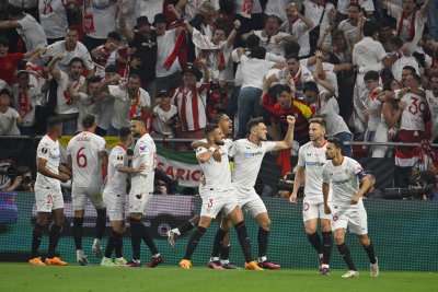 Севиля се върна на трона си в Лига Европа след победа с дузпи срещу Рома