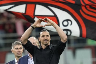 Златан Ибрахимович си взе емоционално "сбогом" с футбола пред тифозите на Милан