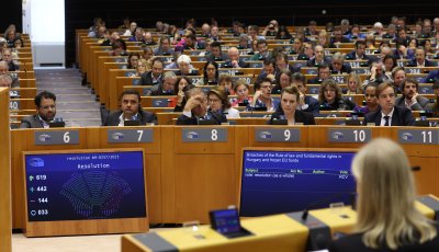 ЕП иска от Съвета решение за отлагане на унгарското председателство на ЕС