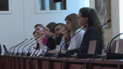 Депутати и младежи обсъдиха днес в Народното събрание ролята на