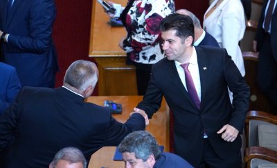 49 ото Народното събрание излъчи редовно правителство с премиер Николай Денков