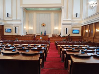 Депутатите продължават с дебатите по удължаването на бюджета