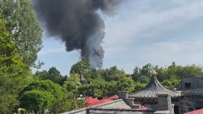Евакуация заради пожар в най големия увеселителен парк в Германия